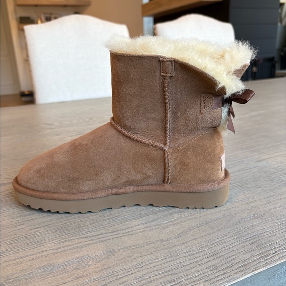 UGG Chestnut Bailey Bow Uggs - Picture 3 of 6
